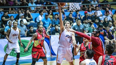 San Miguel Beermen vs. Meralco Bolts in Game 1 of PBA Finals.